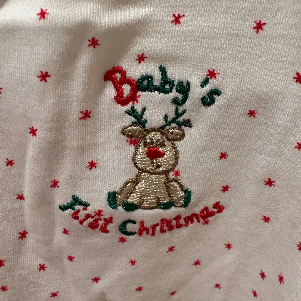 Kissy Kissy “ Baby’s First Christmas” footie & matching Blanket nwot Size 0-3 M